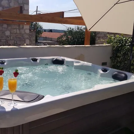 Vacation Toma With Private Outdoor Jacuzzi Donje Selo na Solti