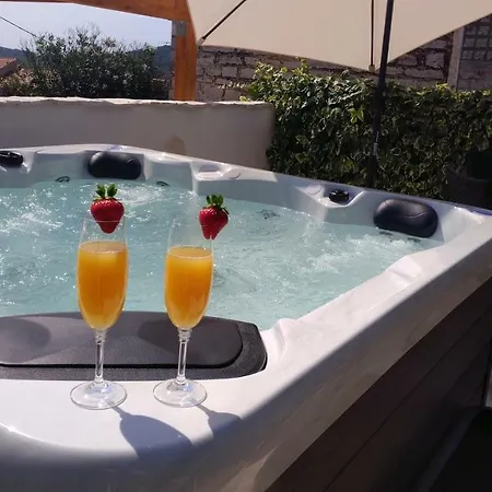 Vacation Toma With Private Outdoor Jacuzzi * Donje Selo na Solti